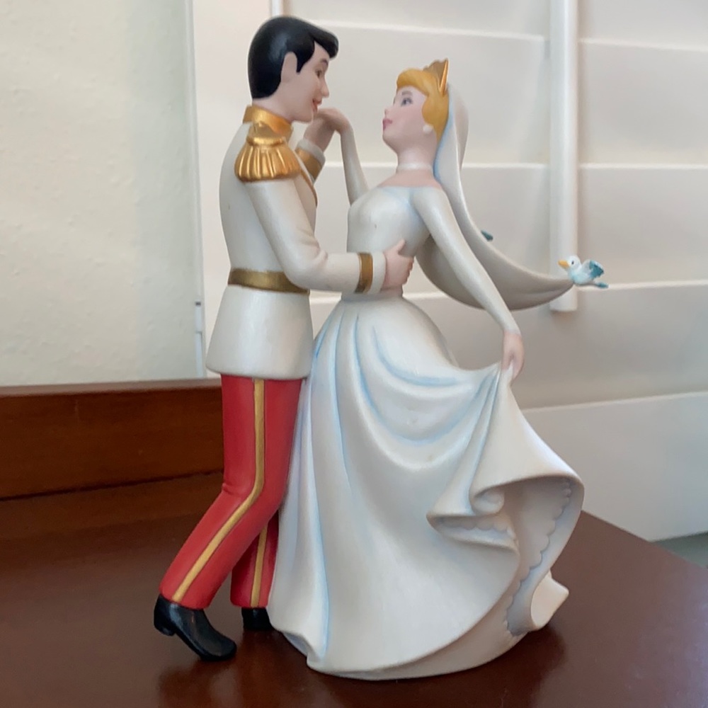 Disney Cinderella & Prince Charming wedding cake topper